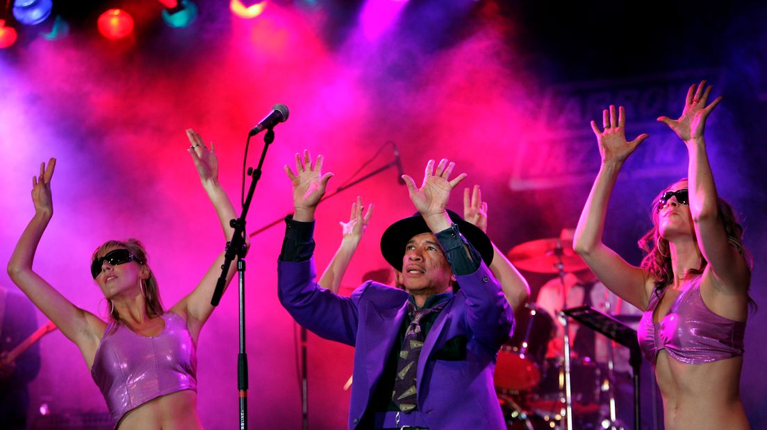 Kid Creole & The Coconuts treden op tijdens Retropop 2016 (Rechten: ANP / Robert Vos)