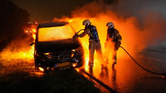 Auto brandt volledig uit op A37 bij Hoogeveen Nieuws