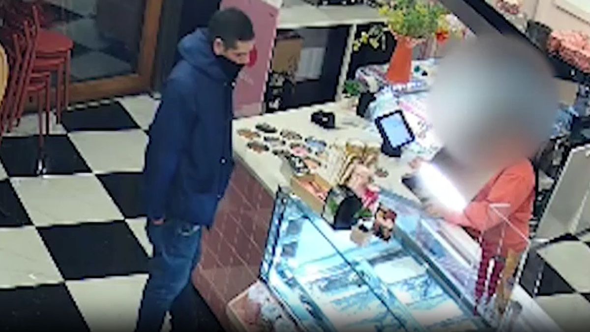 Overvaller bedreigt 16-jarig meisje met mes in ijssalon, politie deelt beelden