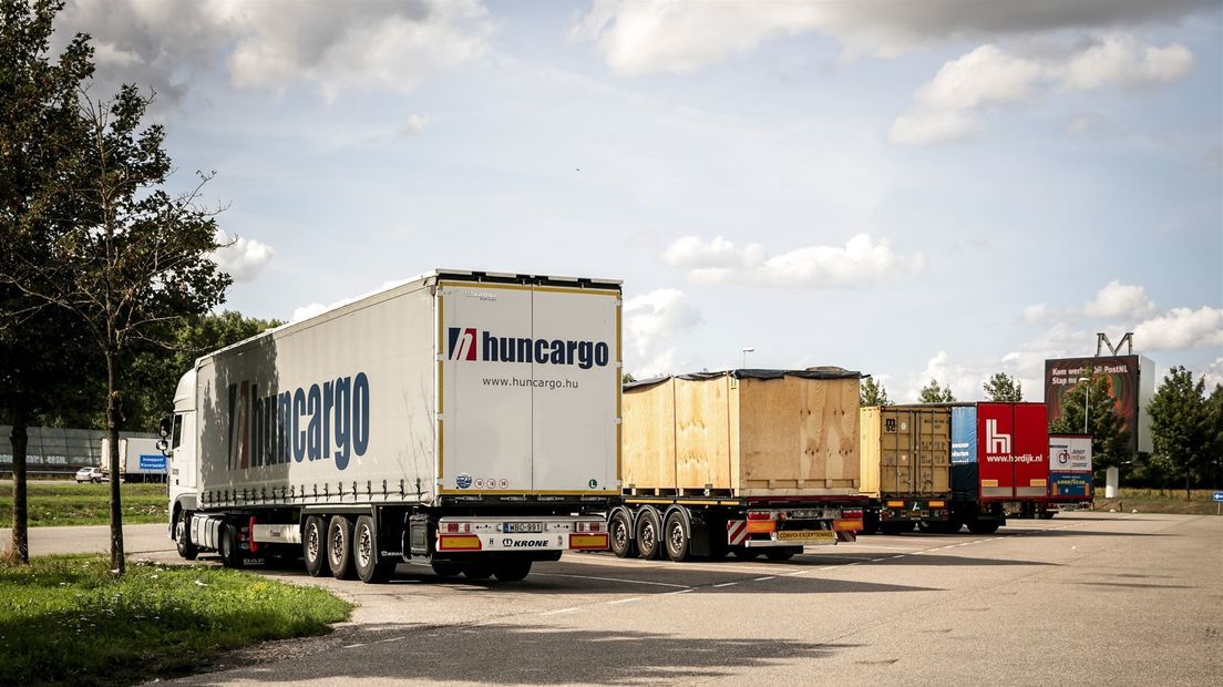 Honderden truckers gecontroleerd op gebruik mobieltje