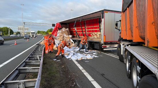 Deel A28 hele ochtend dicht door gekantelde vrachtwagen. Deel A28 hele ochtend dicht door gekantelde vrachtwagen.