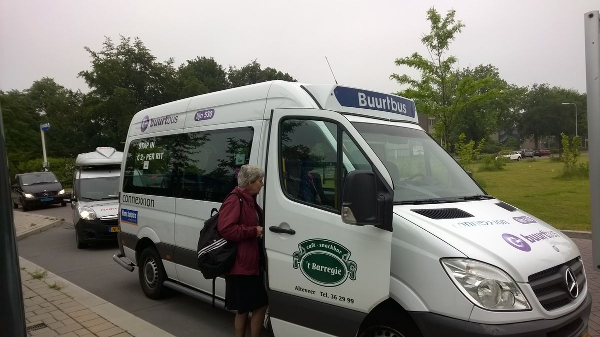 Veertig jaar Buurtbus: 'Ik ben ooit met de bus in het kanaal gekukeld'