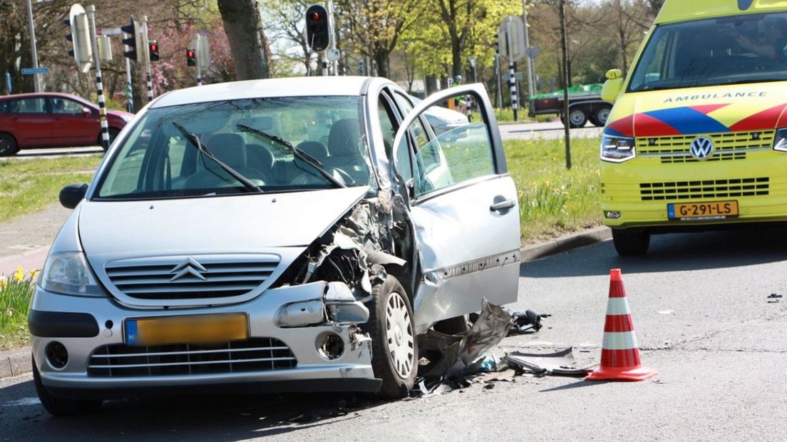 De auto raakte zwaarbeschadigd