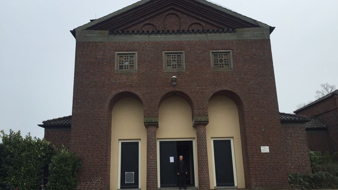 De emoties liepen hoog op zondag na de mis in de De Heilige Martinuskerk in Velddriel. De kerk zat vol met boze en teleurgestelde parochianen. Deze week kreeg de trouwe kerkgemeenschap te horen dat hun kerk en die in Alem te koop is gezet.