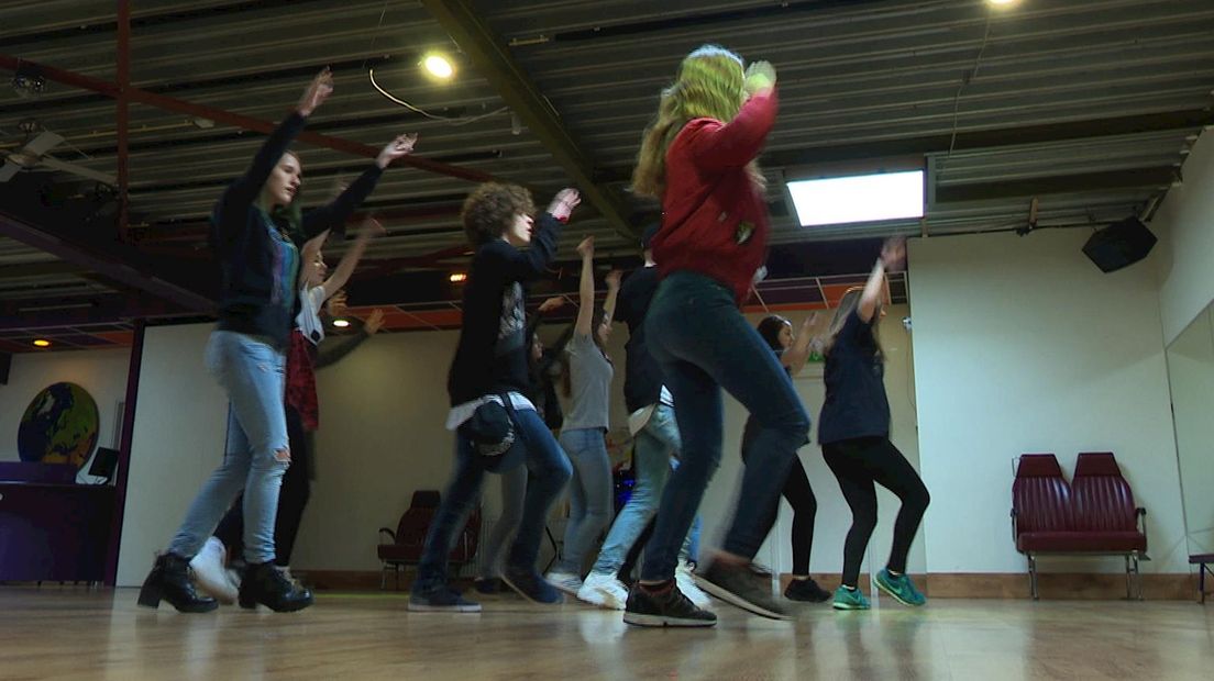 Dansgroep oefent choreografie uitvaart Chiel