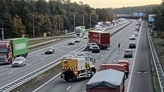 Enorme file na ongeluk met vrachtwagen