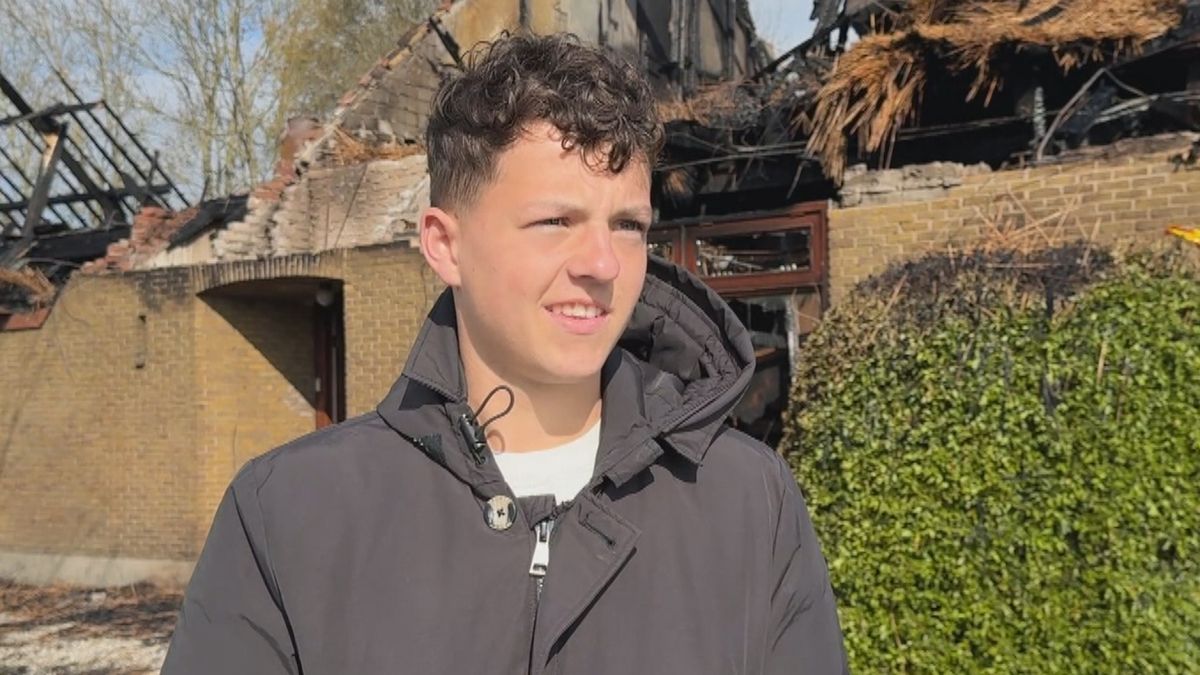 Thijs redt nietsvermoedende bewoner Nico (78) uit brandende boerderij: 'Was heel heet binnen'
