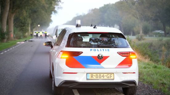 Ernstig ongeluk langs Oranjekanaal bij Hijken, fietser naar ziekenhuis gebracht. Ernstig ongeluk langs Oranjekanaal bij Hijken, fietser naar ziekenhuis gebracht.