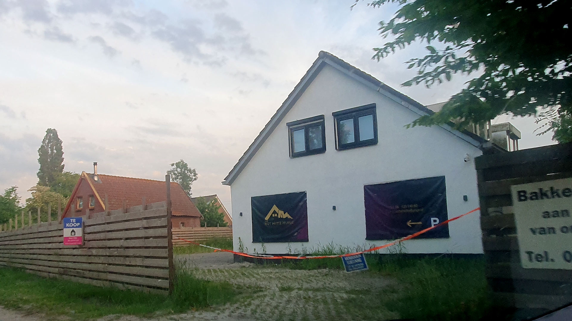 Het Witte Huisje, de enige nog overgebleven seksclub in Westerwolde, staat (weer) te koop