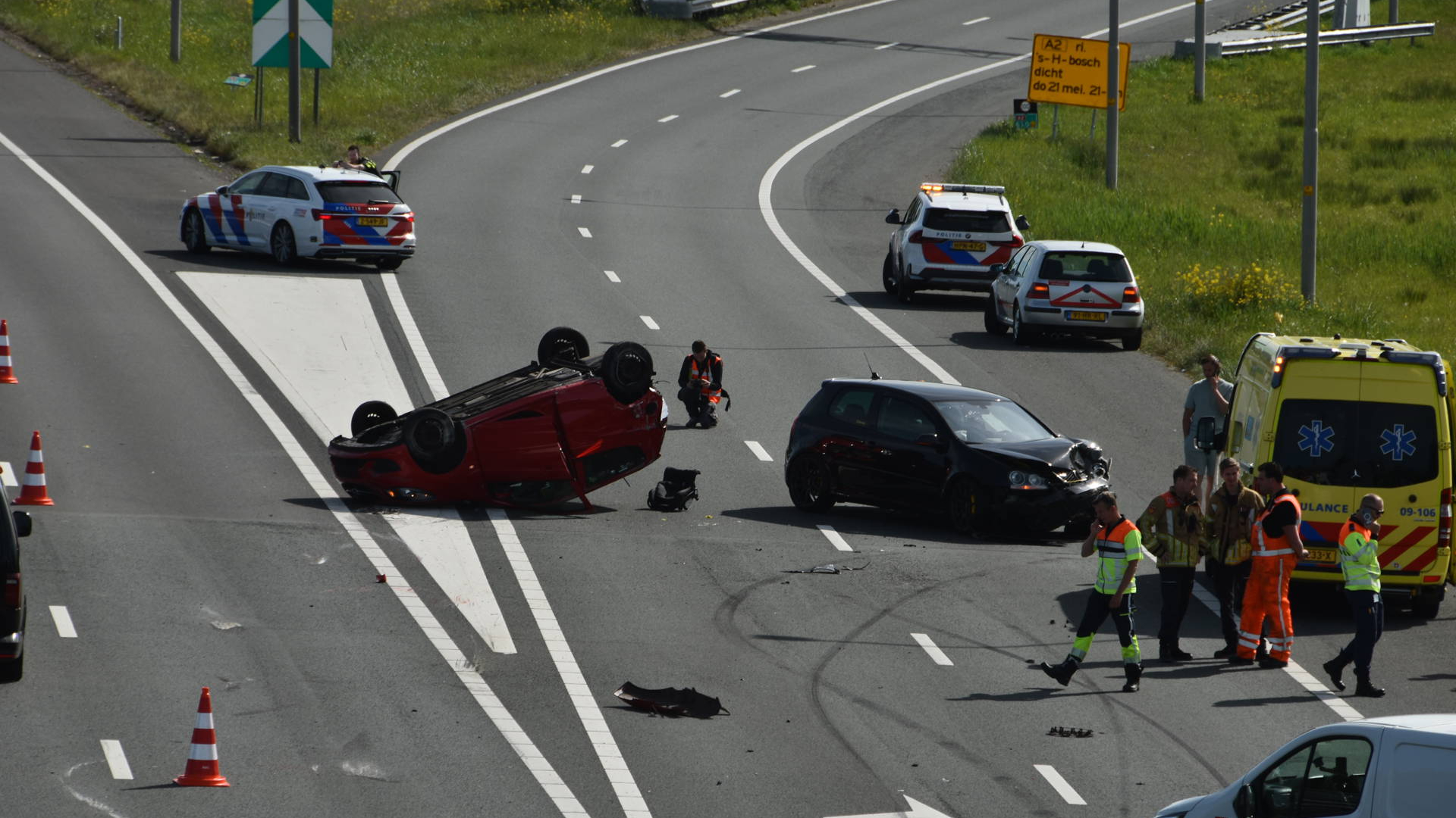 Ongeluk op A2 bij Oudenrijn: auto belandt op z'n kop