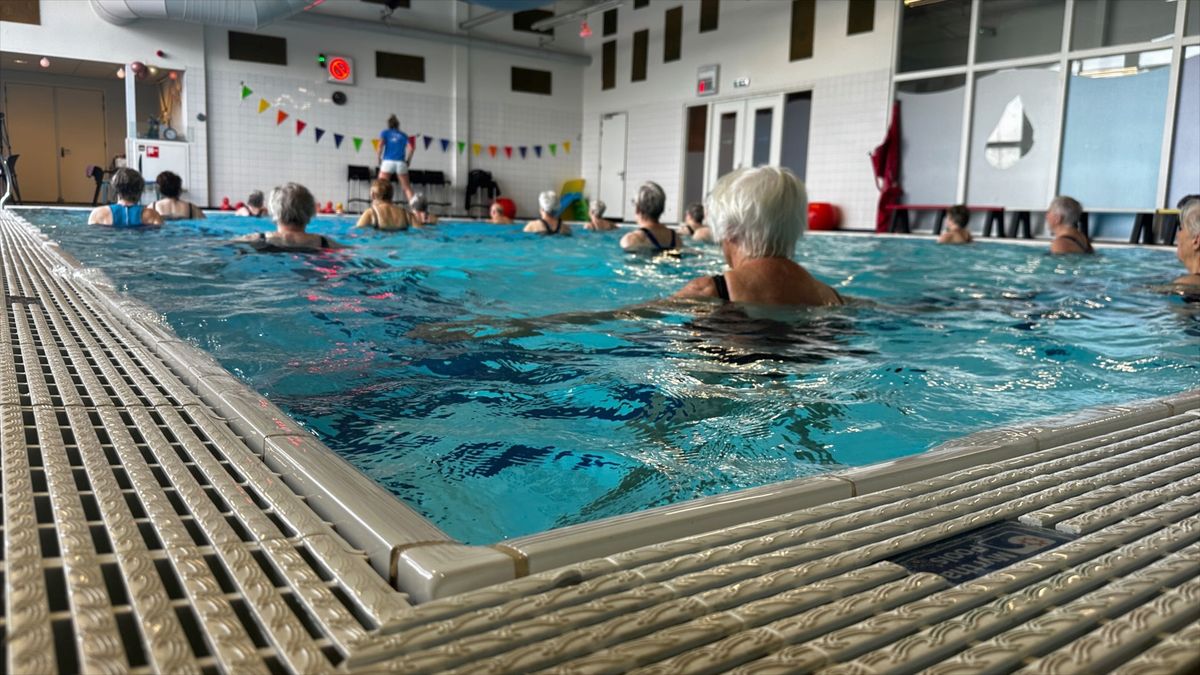 Voor de allerlaatste keer zwemmen in het Burdaarder zwembad: 