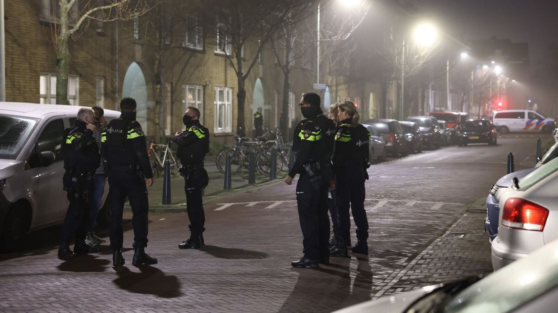 Politie in de Van Ruysbroekstraat