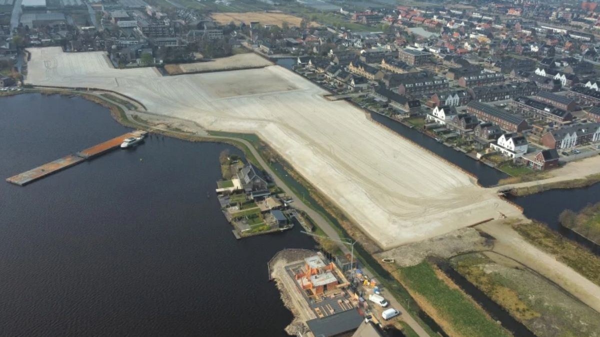 Gemeente bouwt honderden extra woningen in dorp om geen verlies te draaien
