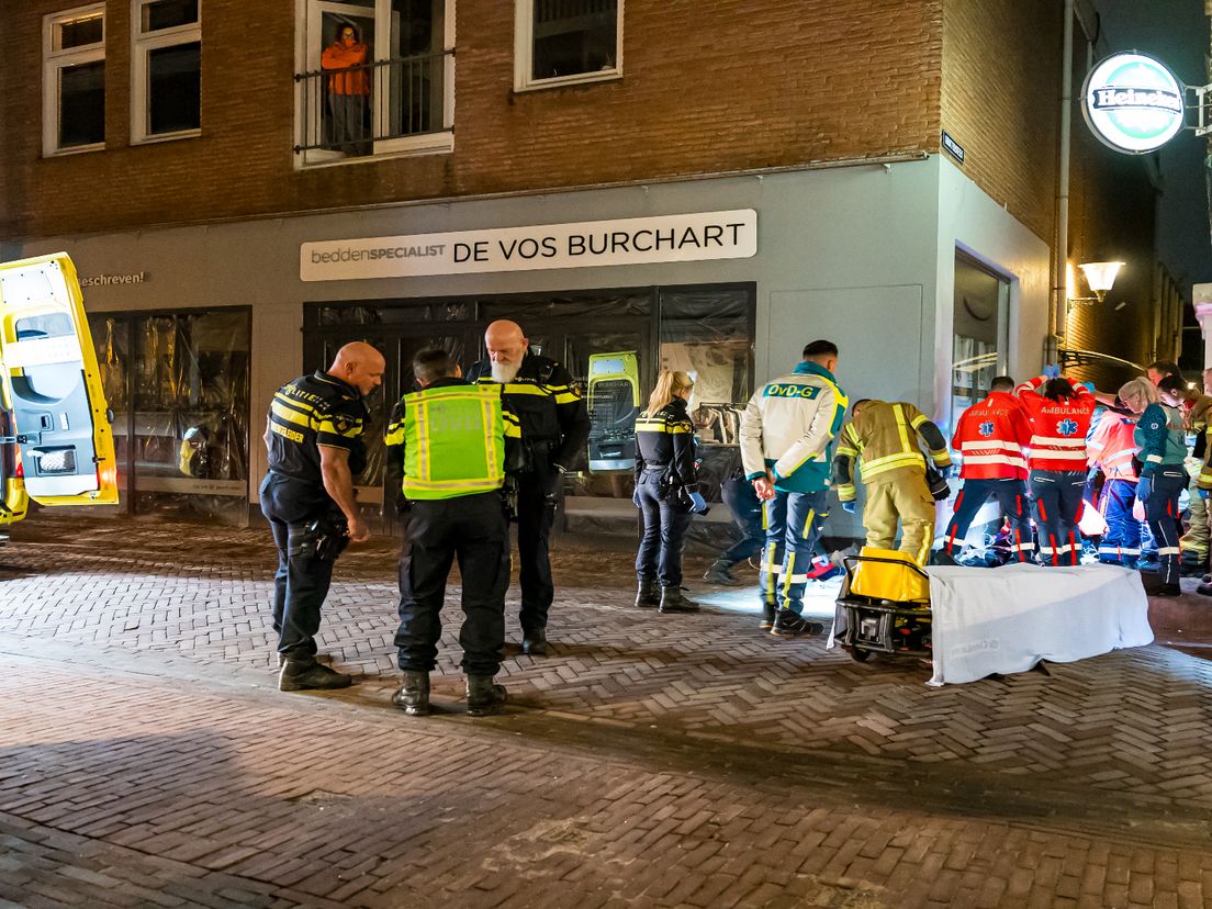Een man is neergestoken nadat hij een café uitliep in Schiedam