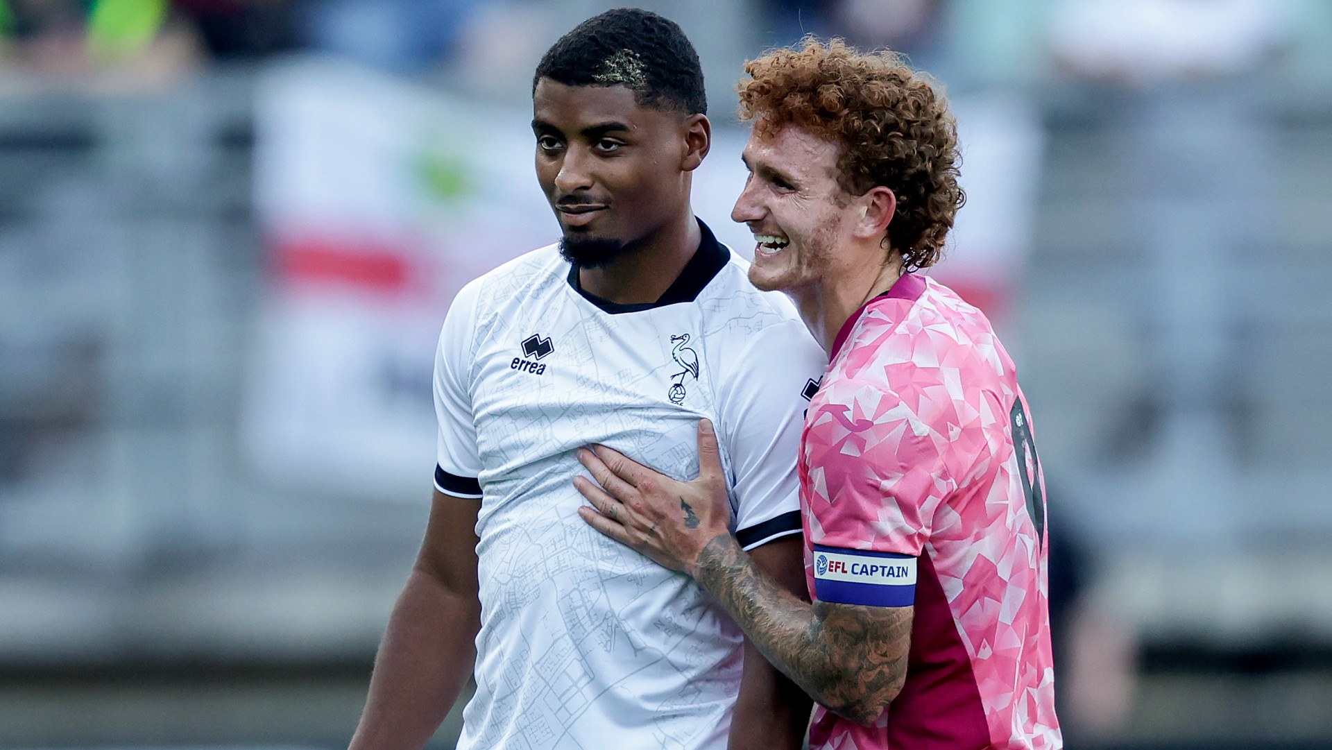 Philippe Lanquetin (l) tegen Norwich City