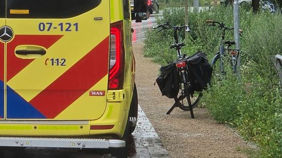 Fietser gewond • ravage na botsing vrachtwagens