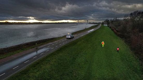 Ruim 450 mensen gaan dijken langs grote rivieren controleren