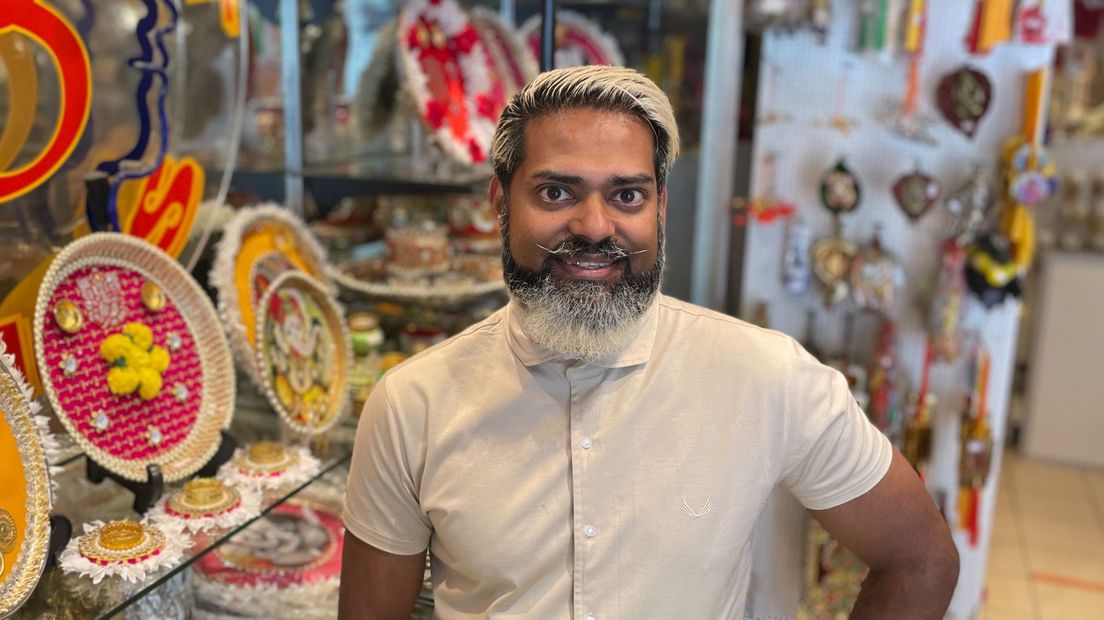 VJ Lachmansingh groeide op in de winkel van zijn ouders