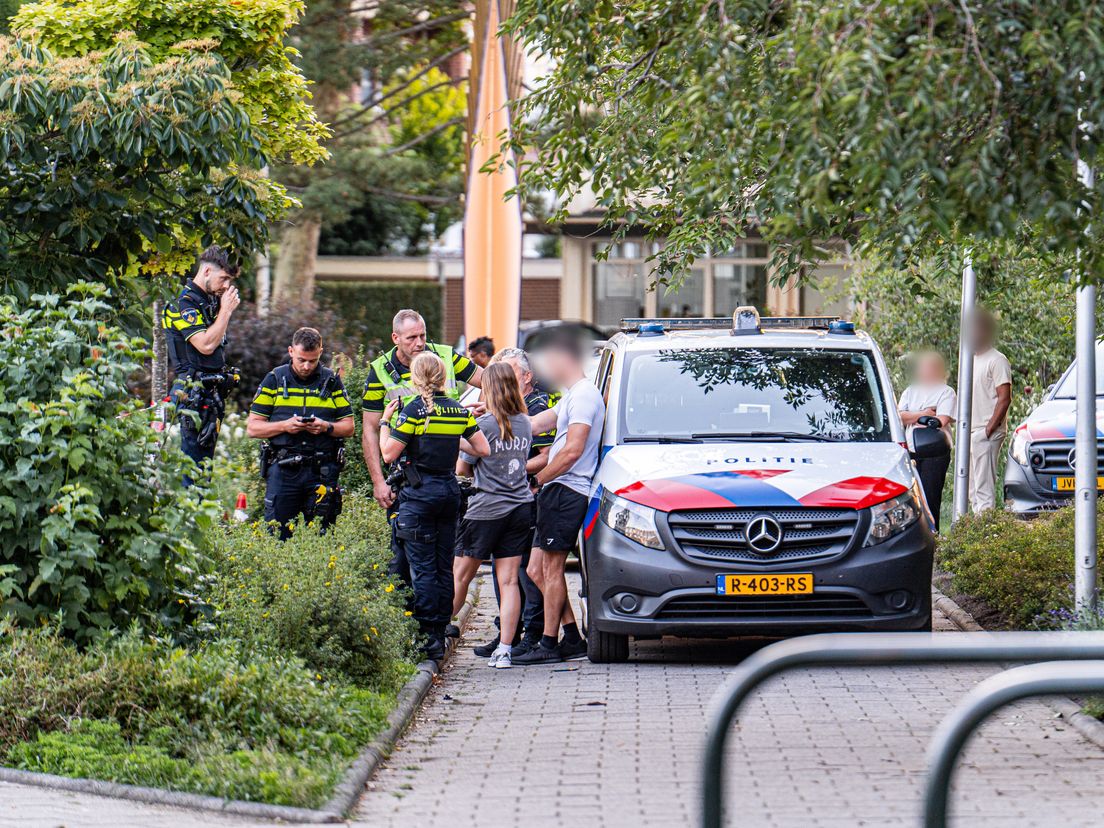 De politie doet onderzoek na de steekpartij.
