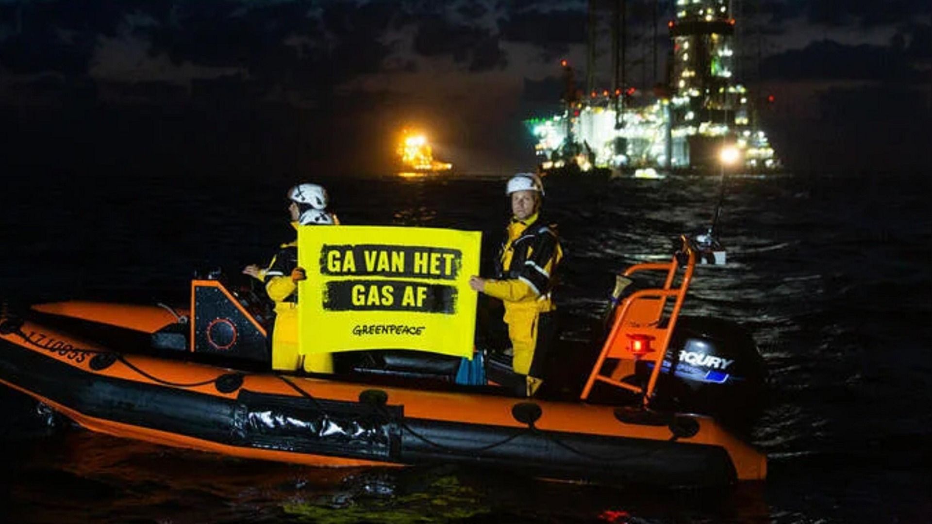 Greenpeace fiert aksje by boarplatfoarm Skiermûntseach tsjin nije gaswinning
