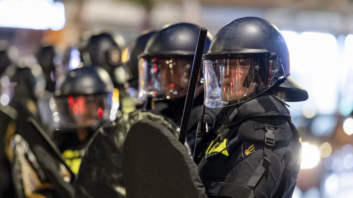 LIVEBLOG Canada - Marokko | Politie is al in groten getale aanwezig in Haagse Schilderswijk