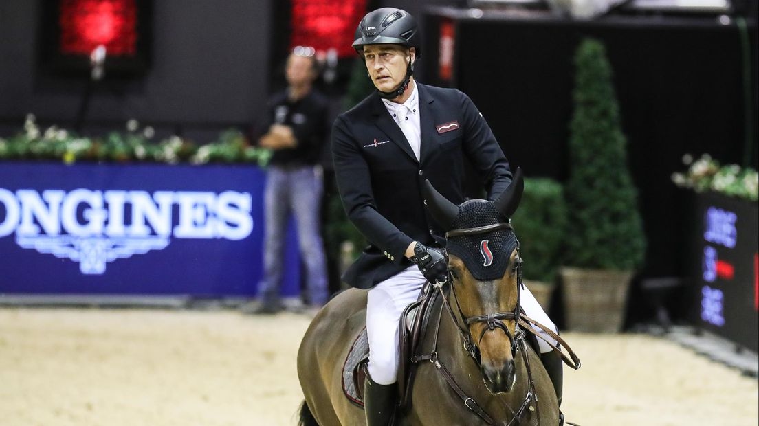 Marc Houtzager derde na eerste dag NK