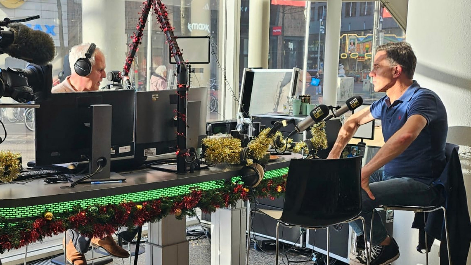 Mark Rutte in gesprek met Ron Fresen