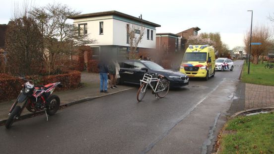 Brommerrijder gewond aan been bij aanrijding met auto