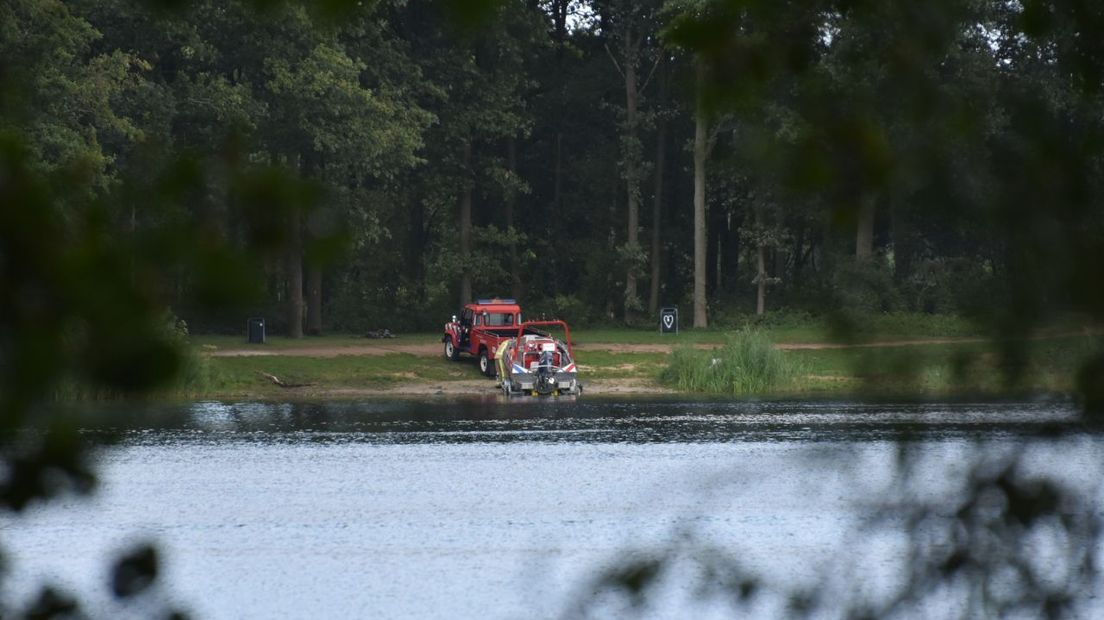 In het meertje Engelgaarde is een dode man gevonden (Rechten: De Vries Media)