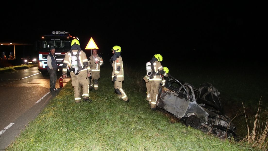 Toen de brandweer aankwam was de auto al niet meer te redden