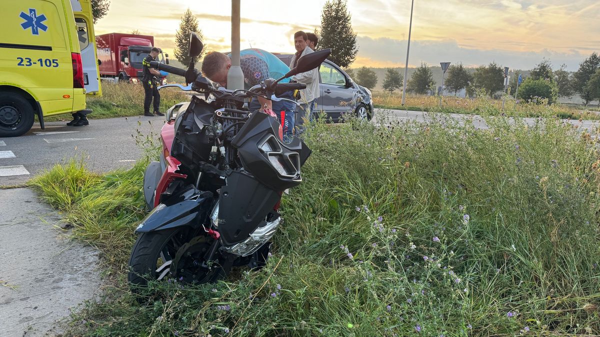 Scooter botst met auto: een gewonde