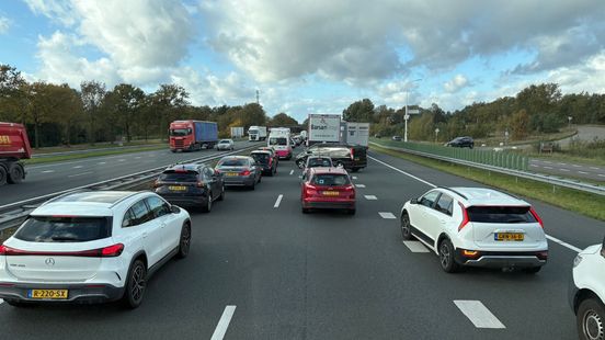 A2 dicht na ongeval bij Maarheeze, verkeer loopt vast. A2 dicht na ongeval bij Maarheeze, verkeer loopt vast.