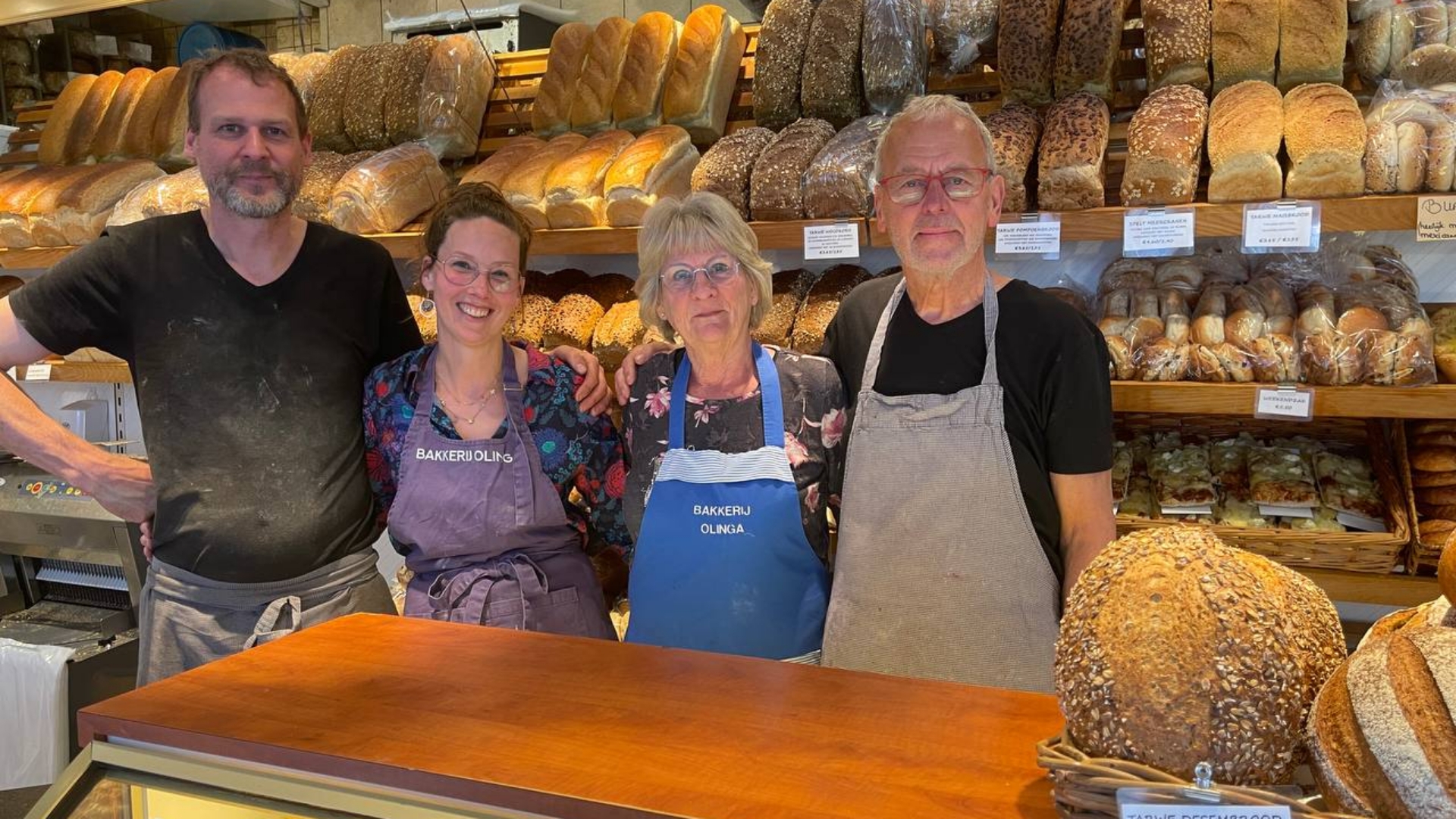 Banketbakker gezocht: Harry Olinga werkt na zestig jaar noodgedwongen nog steeds in bakkerij