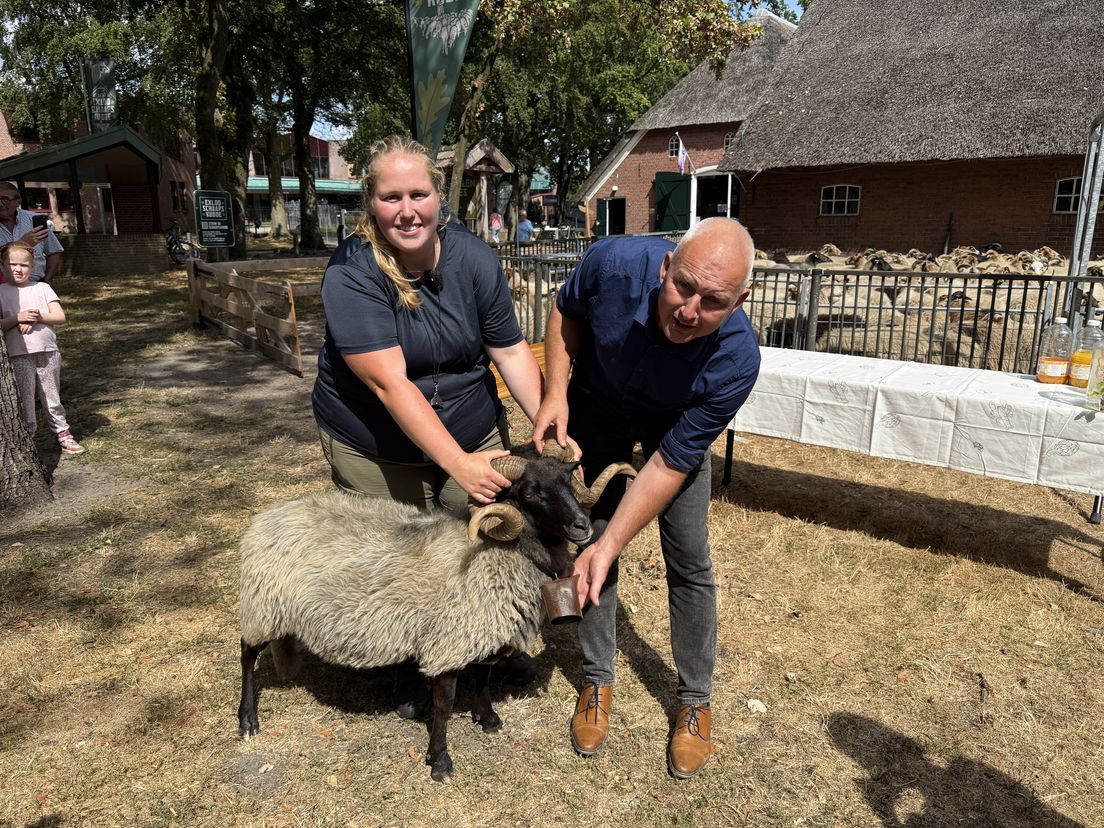 Sjonnie is bevorderd tot belhamel: 'Zijn taak is om vervelend te zijn'