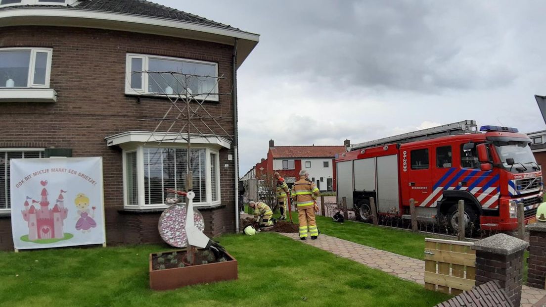 Gasleiding geraakt bij plaatsen ooievaar in Raalte