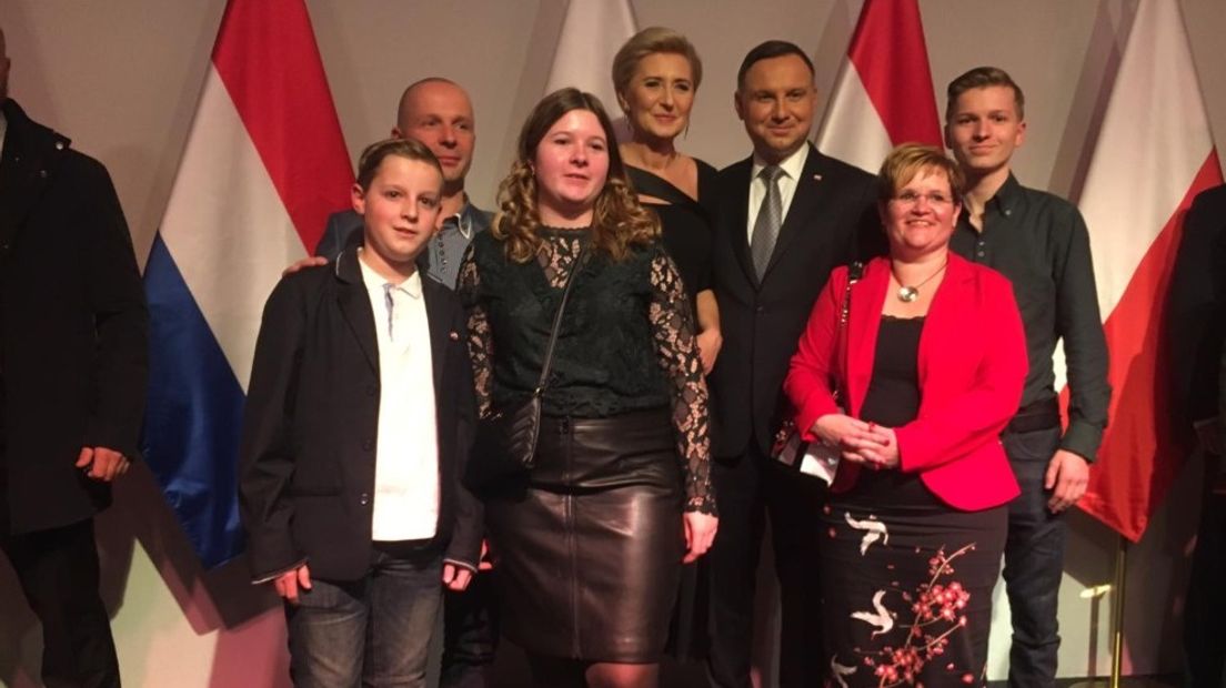 Mario Maas met zijn gezin samen met de Poolse president