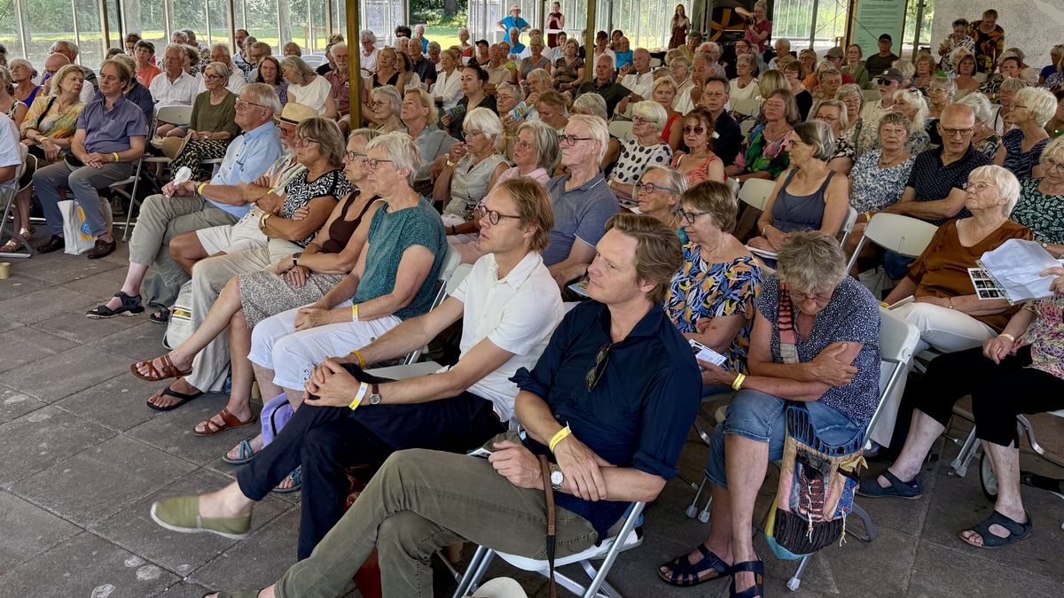 Vele bezoekers op literatuurfestival in Frederiksoord: 'Met poëzie kun je in weinig woorden veel ver