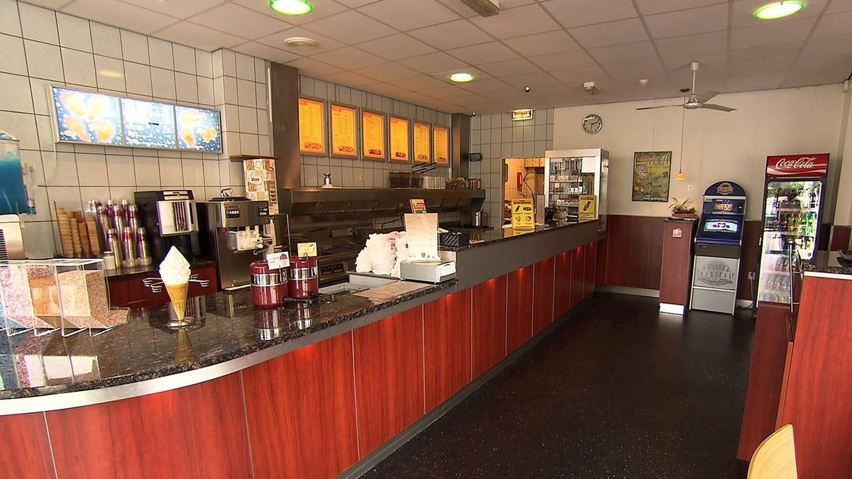 Zwolle gemaskerde man overvalt snackbar Scheller Snack RTV Oost