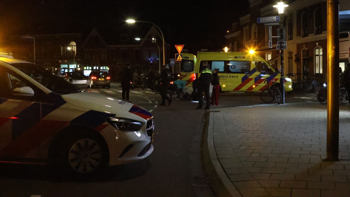 Auto ziet fietser over het hoofd: aanrijding in Deventer