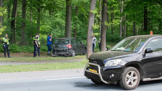 Utrechts bedrijfspand gesloten na drugsdeal | Ongeluk met twee autos in Baarn. Utrechts bedrijfspand gesloten na drugsdeal | Ongeluk met twee autos in Baarn.