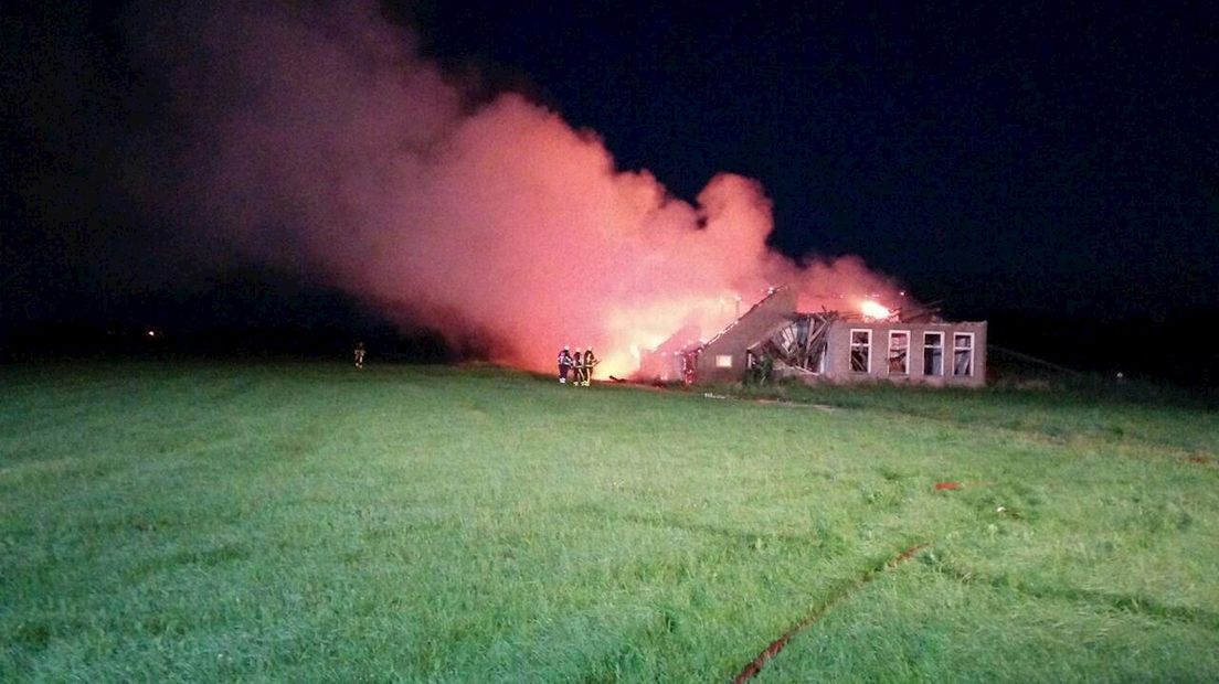 Boerderij brandt uit in Zuidveen