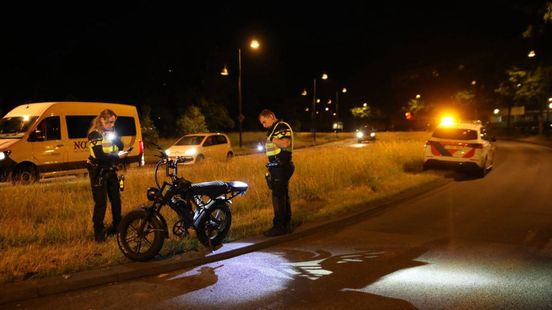 Meisje gewond na aanrijding, automobilist rijdt door