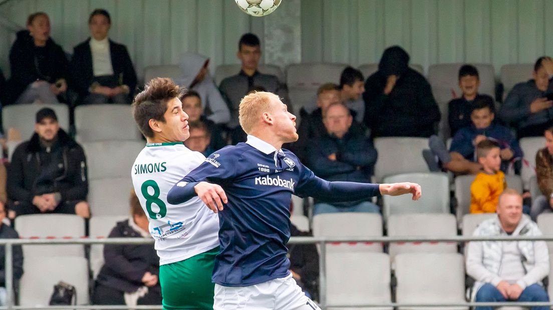 Quick-speler Rick Burgering in actie tegen Groene Ster