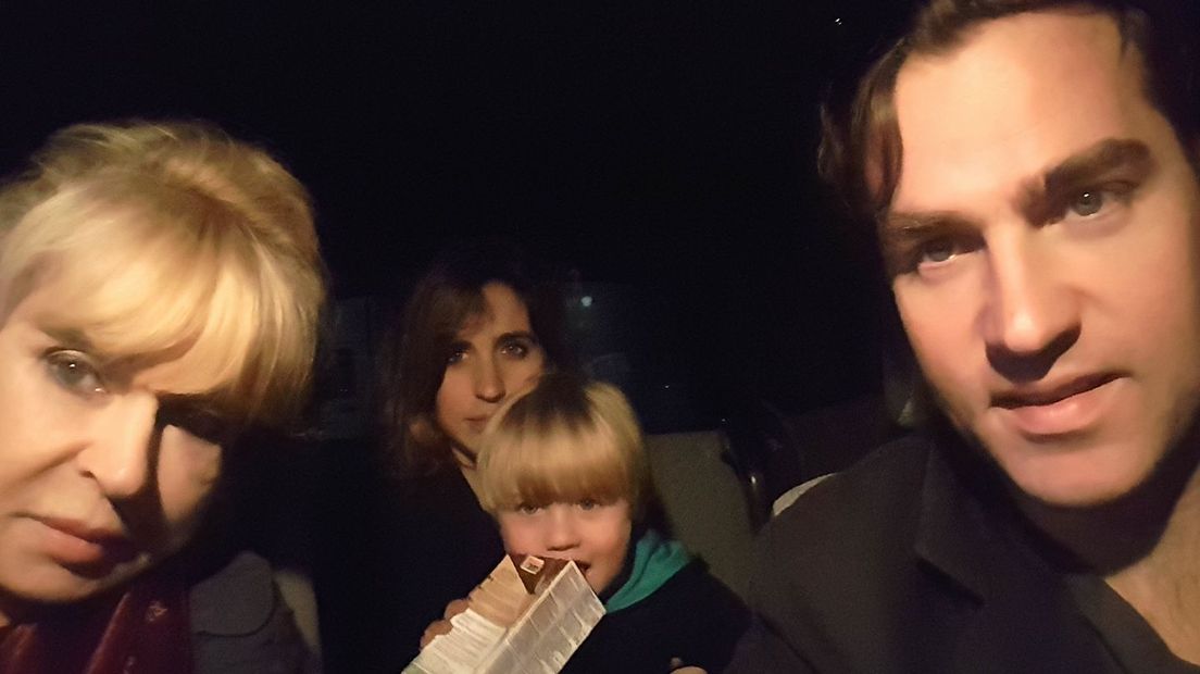 Sarah Blom strandde zaterdagavond met een kapotte auto op de A15. Ze wachtte uren vergeefs op de wegenwacht.