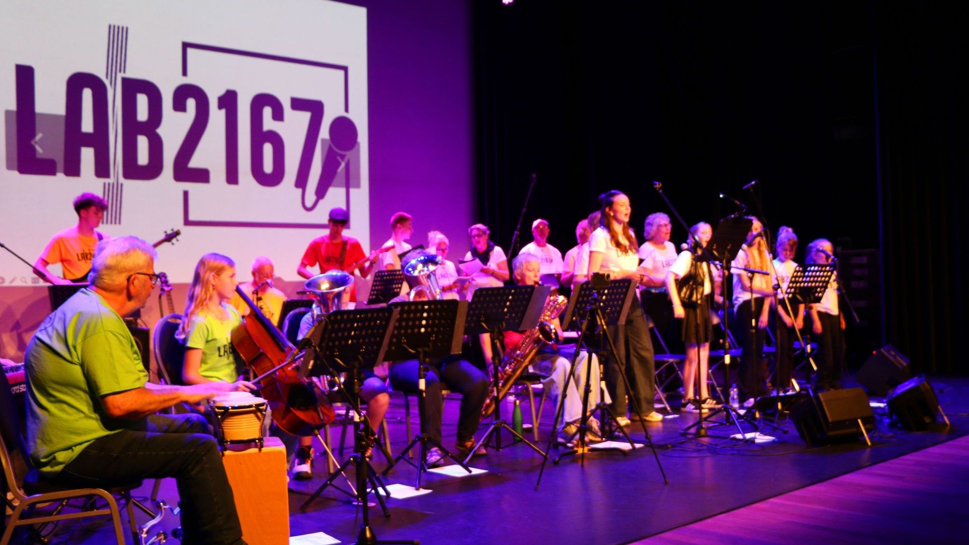 Muziekformatie Lab2167 bestaat uit leden onder de 21 en babyboomers boven de 67. Zij treden samen op de seniorencamping op.