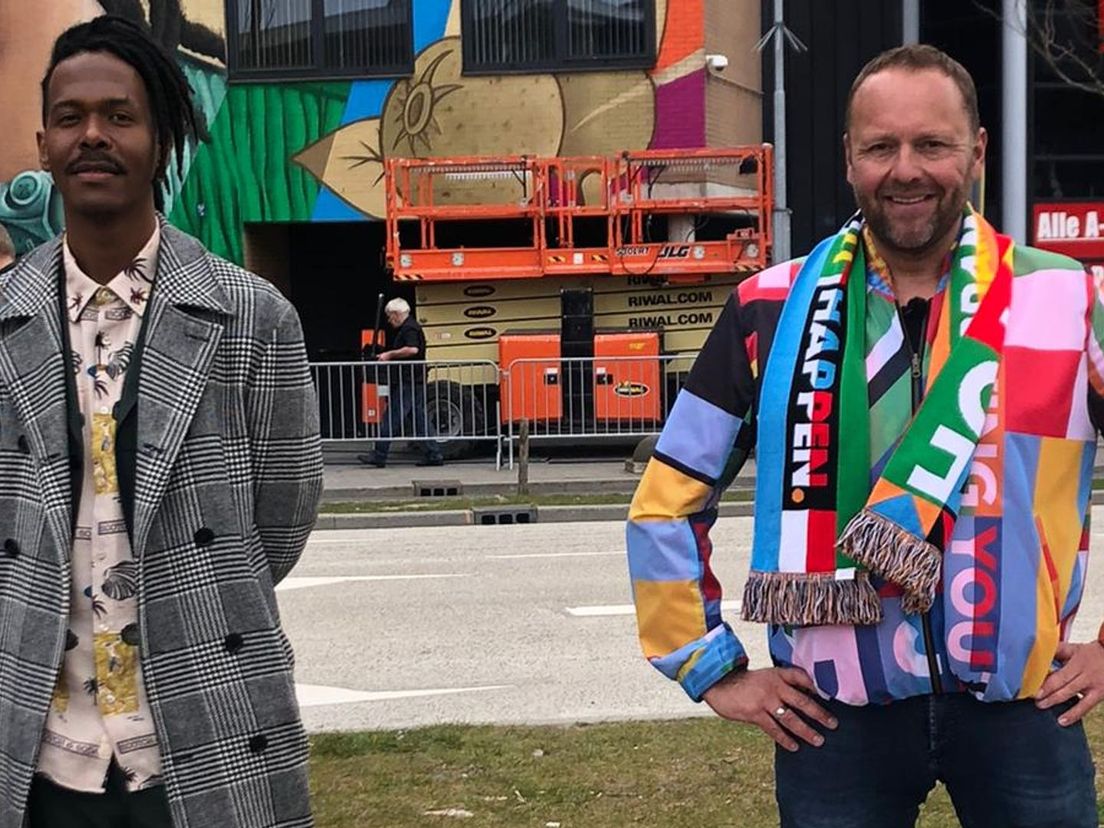 Richard Groenendijk gaat op bezoek bij Jeangu Macrooy voor 'Tebbie Ries met z'n Songfestival'