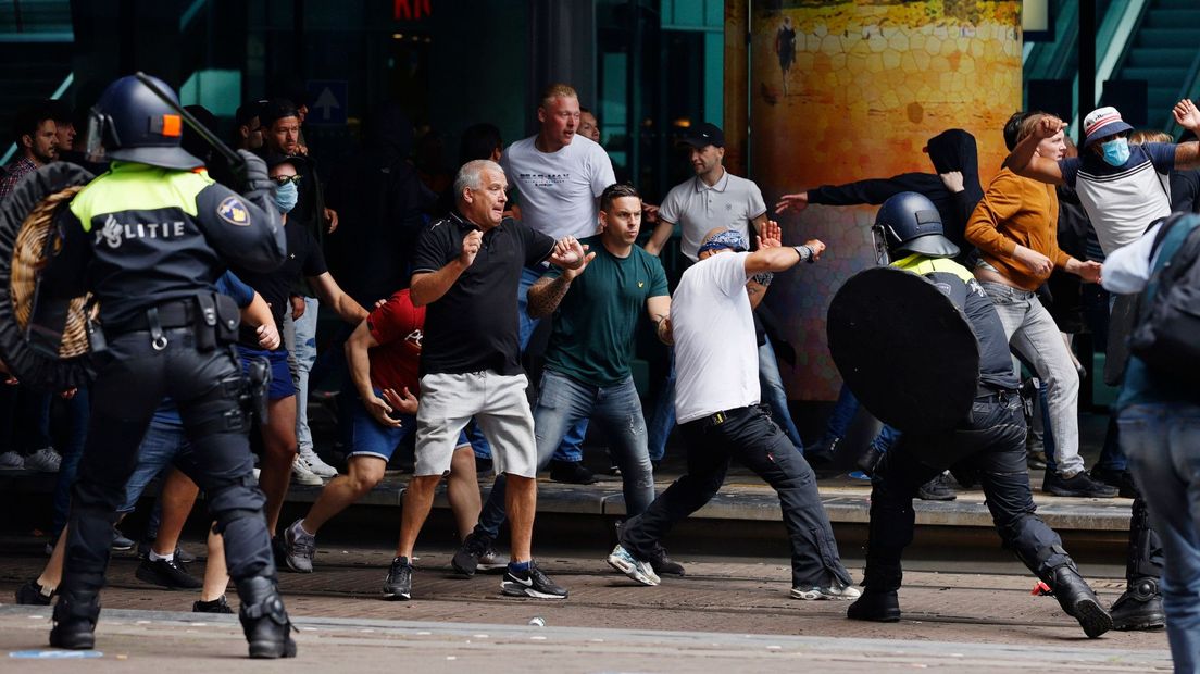 Een confrontatie bij het centraal station in Den Haag