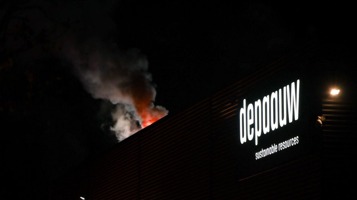 Grote brand op industrieterrein in Hengelo onder controle