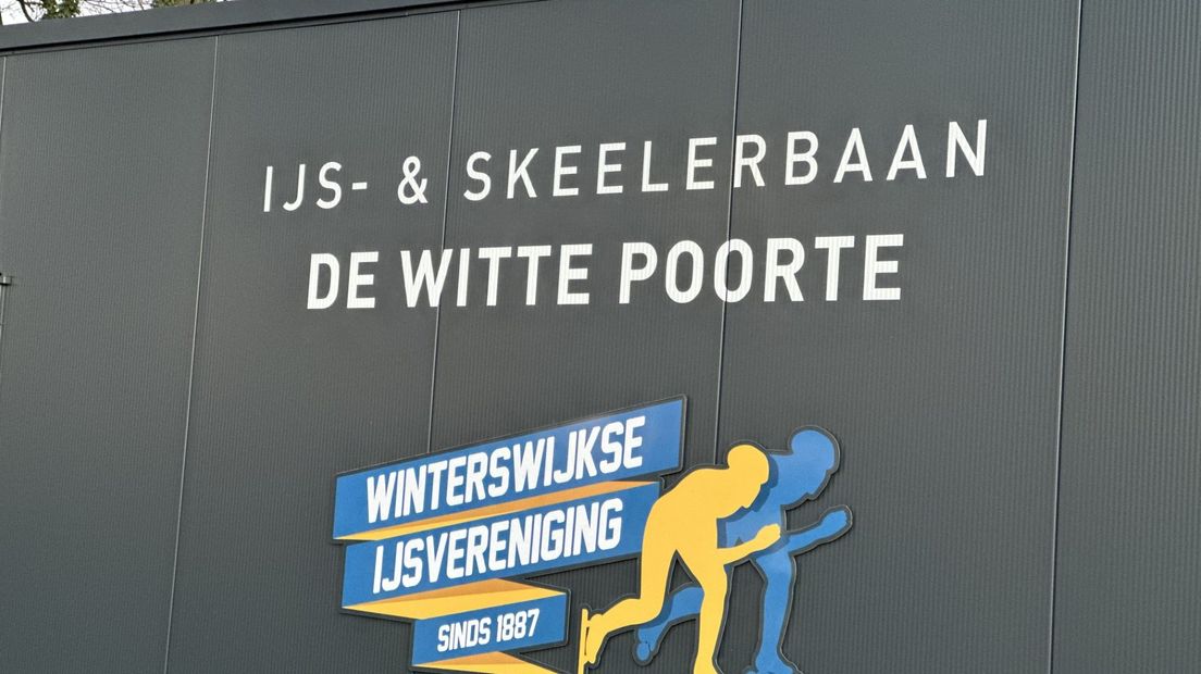 Duizenden toeschouwers genieten van schaatsbikkels in Winterswijk