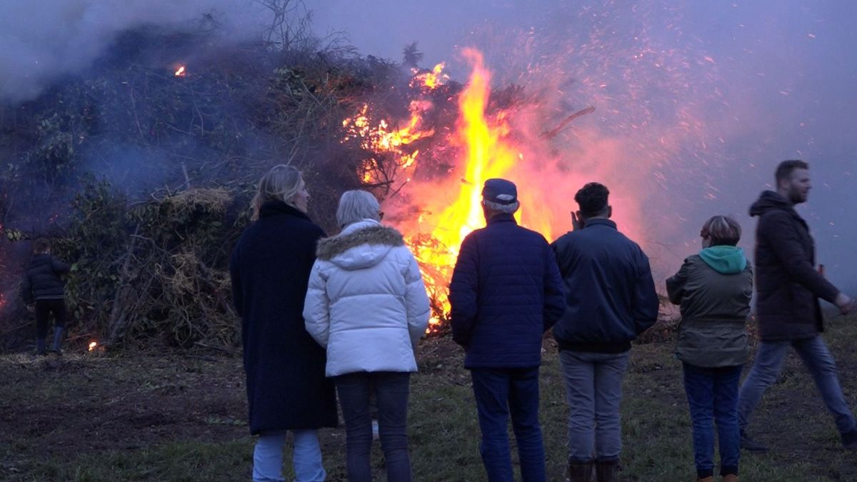 Paasvuur in Bellingwolde: 'Saamhorigheid staat hoog in het vaandel'